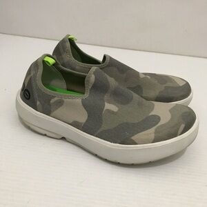 OOFOS Womens OOmg Eezee Low White Green Camo Size 6